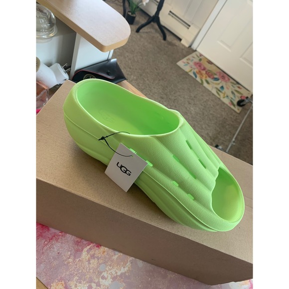 UGG W FOAMO Slide Women's Size 8 Lime Green Slides Sandals Shoes - Picture 1 of 5